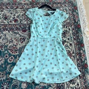 Blue dress with daisy flowers
